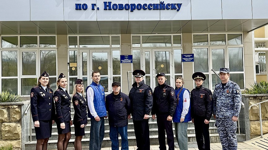 В Новороссийске дали старт акции «Георгиевская лента» с участием полицейских и молодежи
