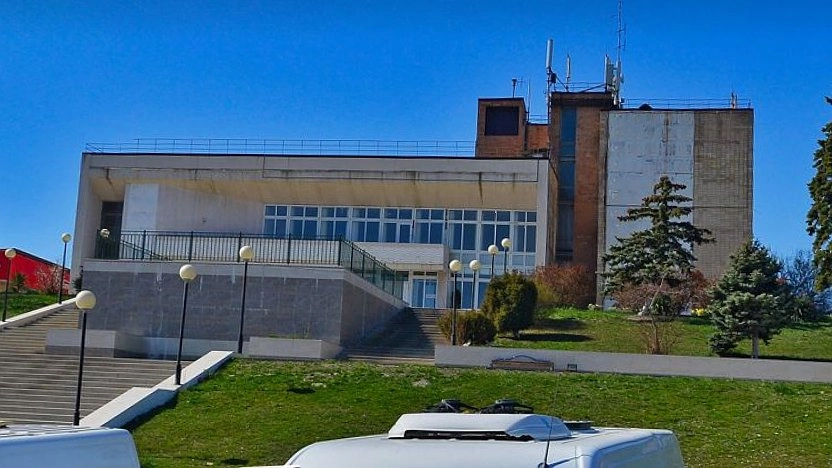 Главная картинка новости: Фасад Дворца культуры в Мысхако капитально отремонтируют за 22,5 миллиона