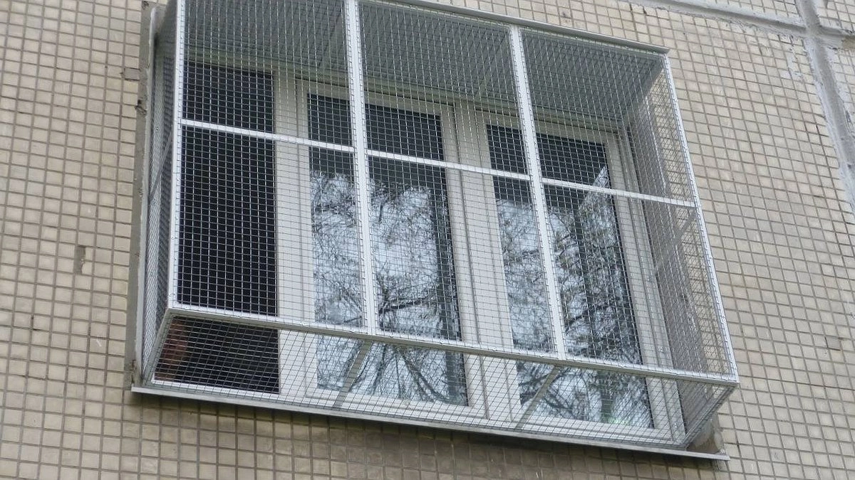 Главная картинка новости: «Сетка за 25 тысяч»: в Новороссийске продают чудо-защиту от дронов. Спасет ли она жилье