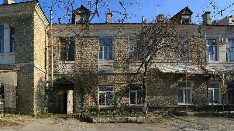 XX и XXI век: как сегодня выглядят старинные здания в центре Новороссийска