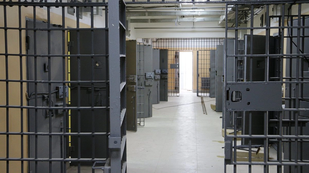 Старшего дознавателя транспортной полиции Новороссийска заключили под стражу до октября