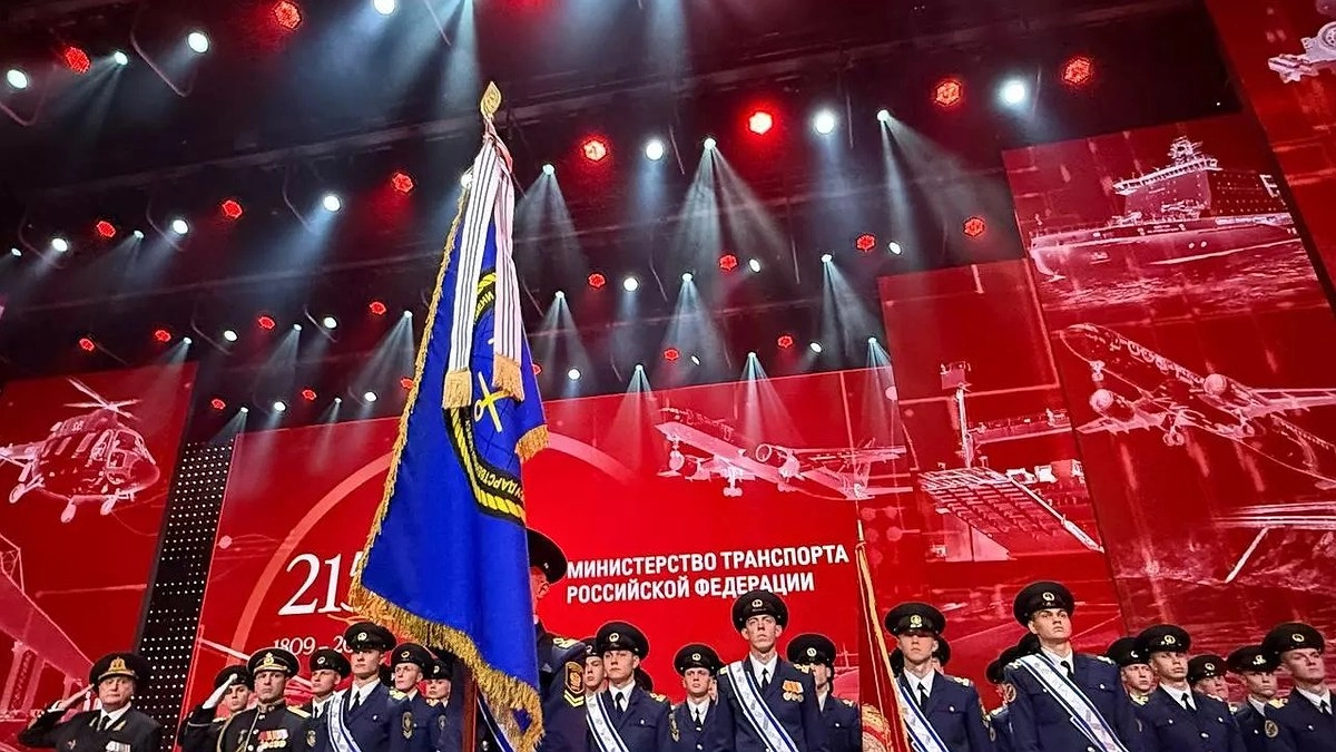 Главная картинка новости: Университет Ушаковка удостоена ордена «За морские заслуги» в Кремле: историческая церемония в честь Дня работника транспорта