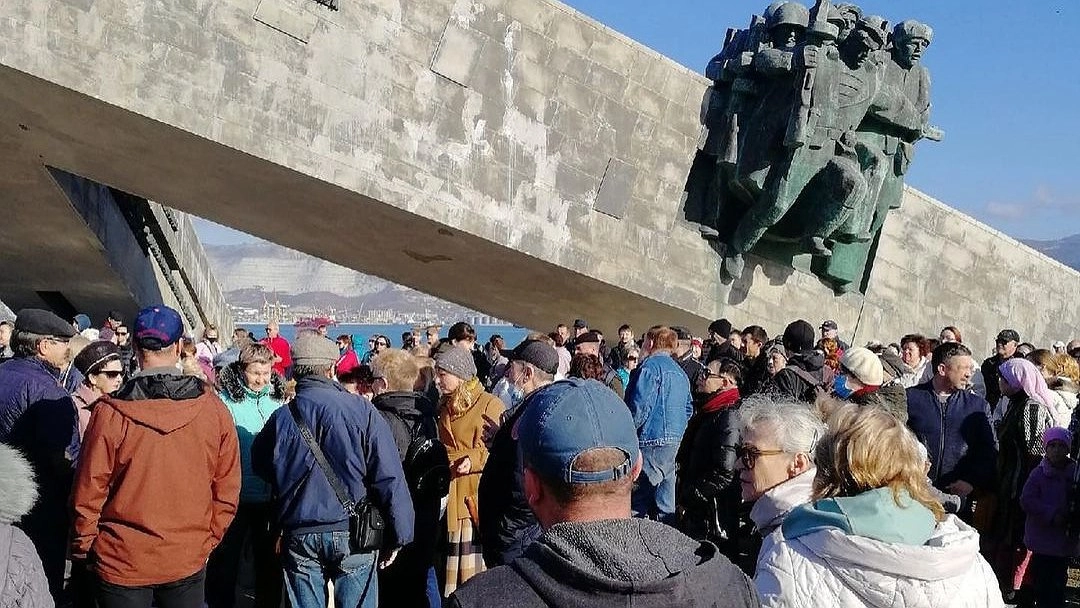 «Мы не товар!» Новороссийцы провели народный сход на Малой земле против QR-кодов