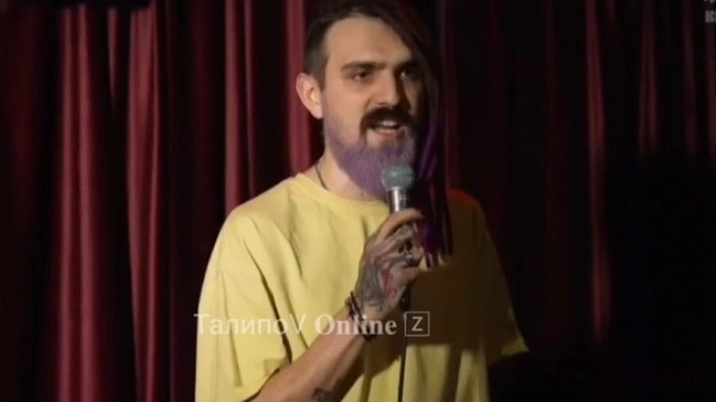 Стендап-комик Артемий Останин вызвал общественное возмущение своими шутками о ветеране СВО