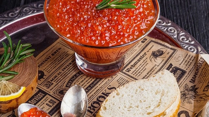 Главная картинка новости: Икорное безумие: стало известно, сколько стоят разные виды астраханской икры