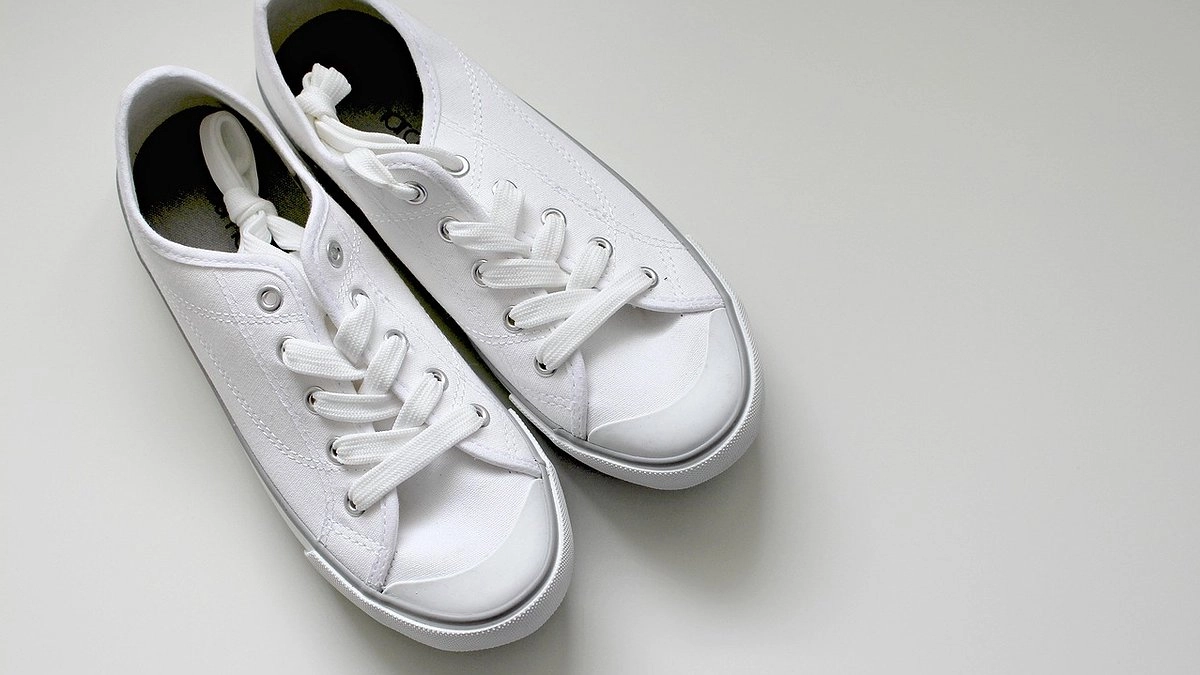 Простой лайфхак обновить обувь за копейки: утром добавила в ботинок - к вечеру все сухо и нет неприятного запаха