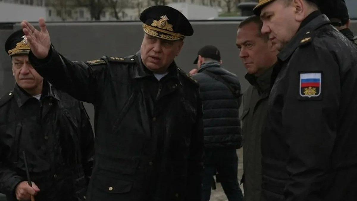 Медведев обсудил в Новороссийске защиту побережья после атаки БПЛА