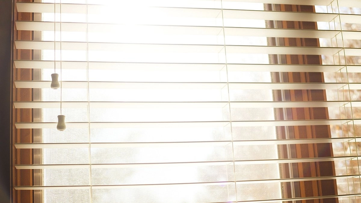 Грязные жалюзи – больше не проблема: такой лайфхак сделает их идеально чистыми за 5 минут - на заметку ленивым хозяйкам