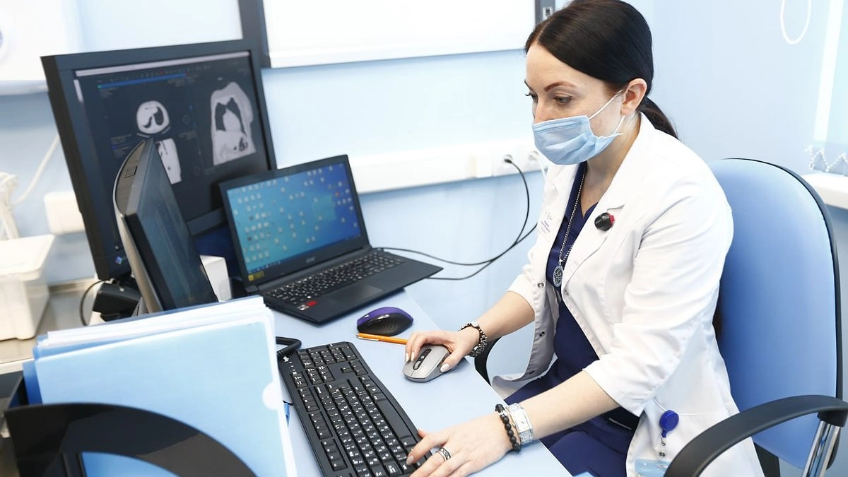 Главная картинка новости: Более 5 тысяч медиков на Кубани получили выплаты по программе «Земский доктор» за 14 лет