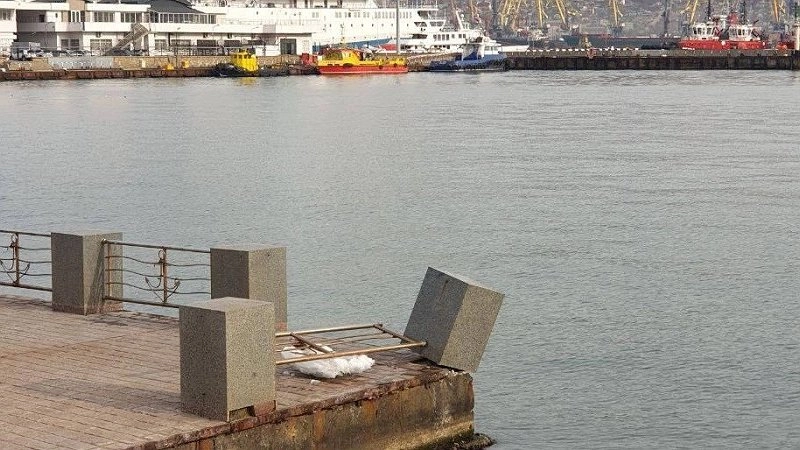 В Новороссийске планируют заменить поврежденное ограждение на более надежное