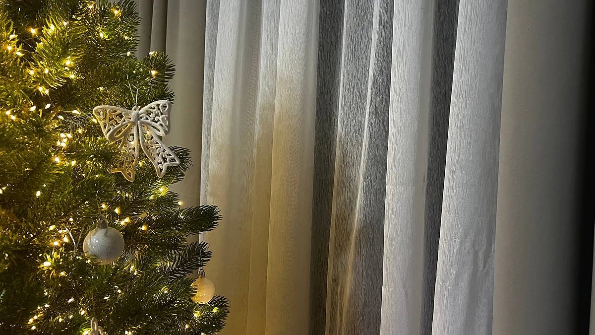 Этот способ поможет разгладить тюль за пару минут: утюг и отпариватель не пригодятся