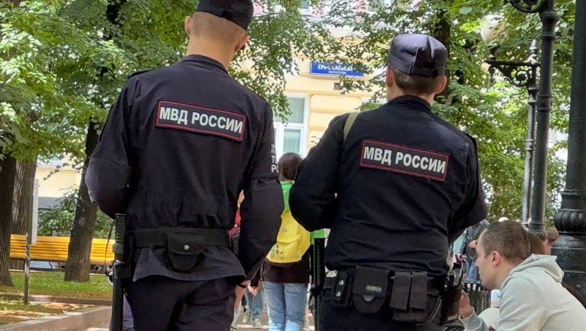 4,5% с октября и «путинская» доплата: сколько получит рядовой и офицер МВД