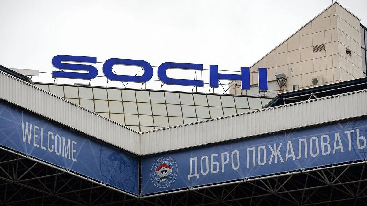 Аэропорт Сочи ввел временные ограничения на приём и выпуск рейсов 7 мая