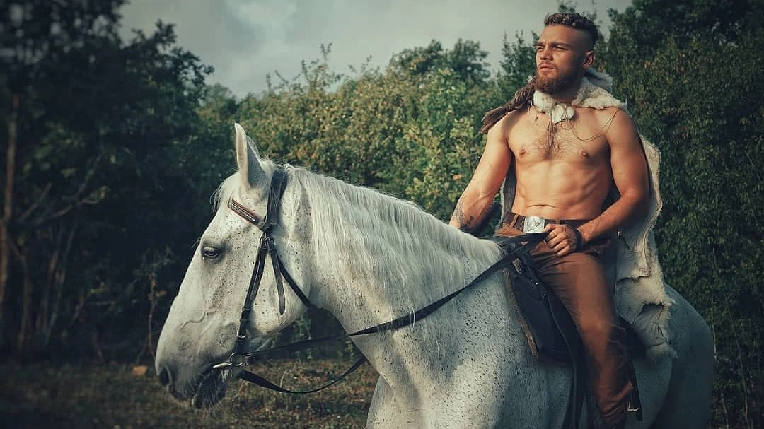 Главная картинка новости: Новороссийцы приглашаются на съемки в массовке в народном кинопроекте