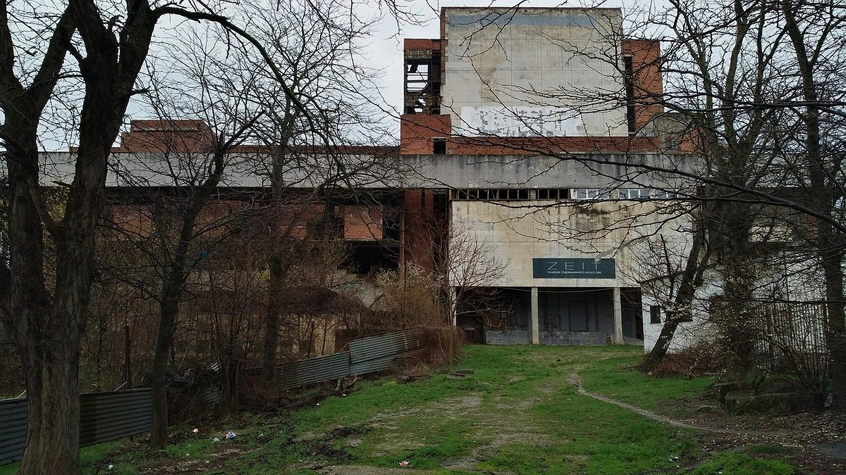 Здание снесли, история осталась. Землю под драмтеатром признали историческим центром Новороссийска