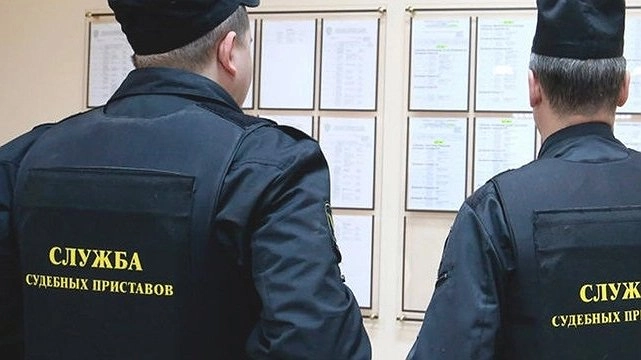 Главная картинка новости: Пристав из Новороссийска запретил выезд из страны дизайнеру с Екатеринбурга