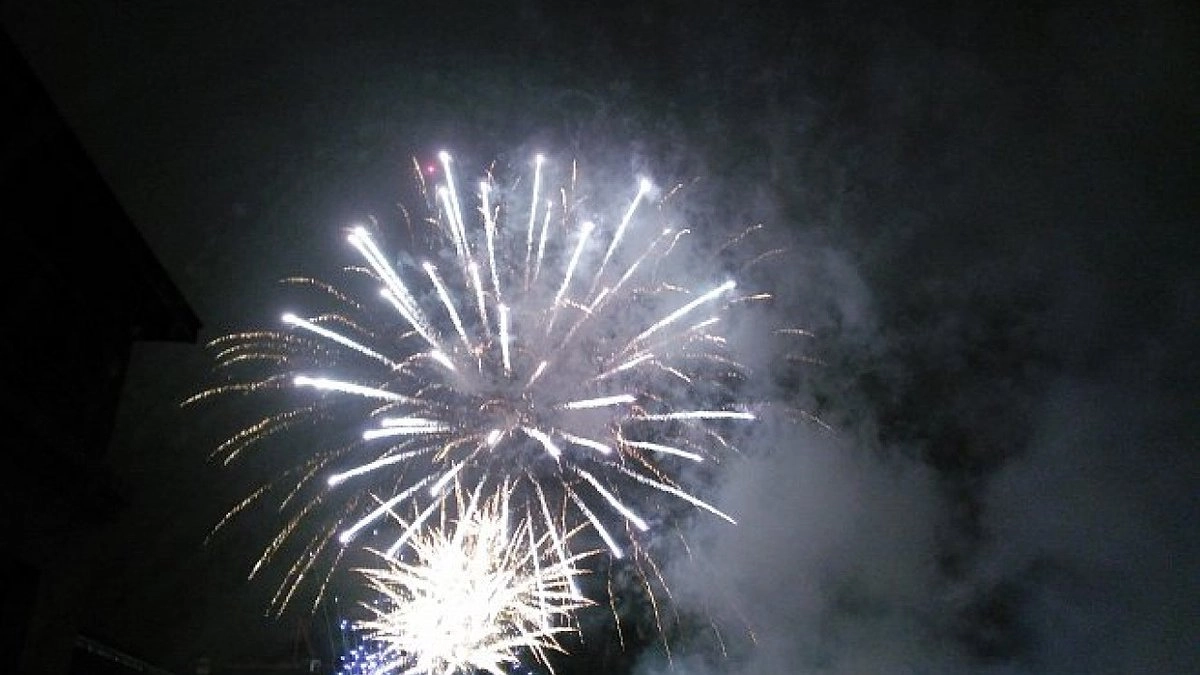Штраф вместо «ура»: где в России нельзя запускать салюты в Новый год 2026