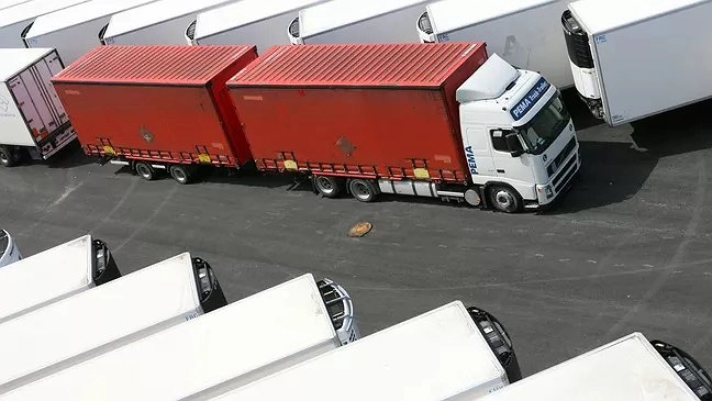Топливный коллапс ударил по кошелькам: доставка товаров по России резко дорожает