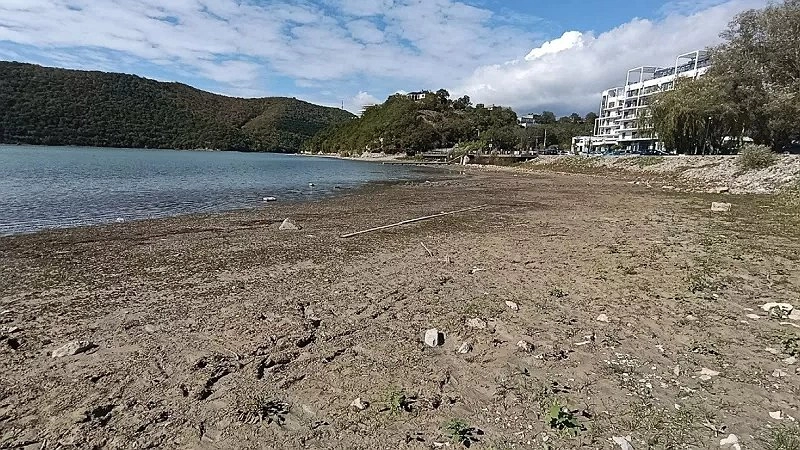 Озеро Абрау мелеет: эколог объяснил, насколько ситуация критична