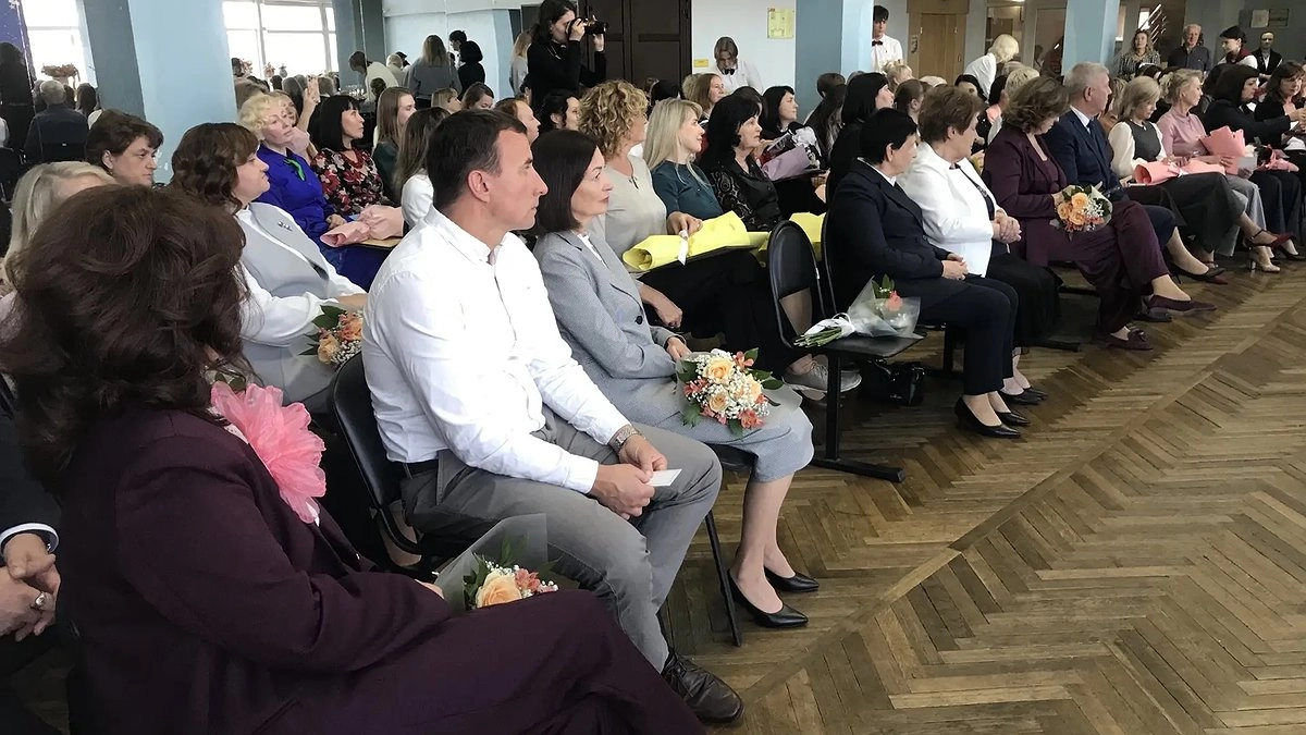 В Новороссийске наградили лучших учителей и воспитателей: список наград и имён