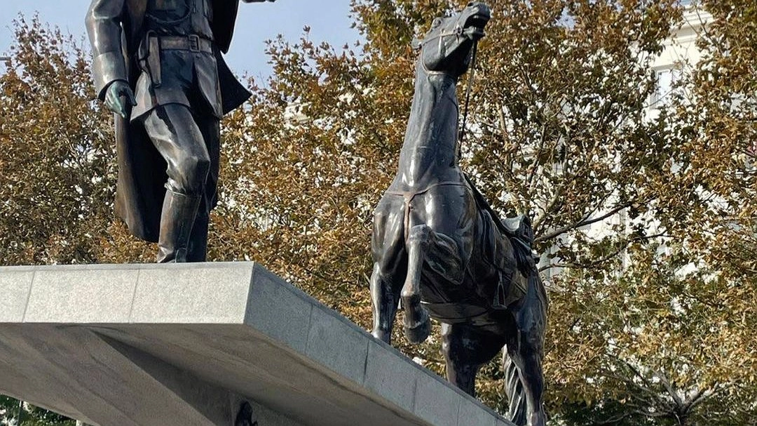 Главная картинка новости: В Новороссийске возбудили уголовное дело на вандалов, которые испортили памятник «Исход»