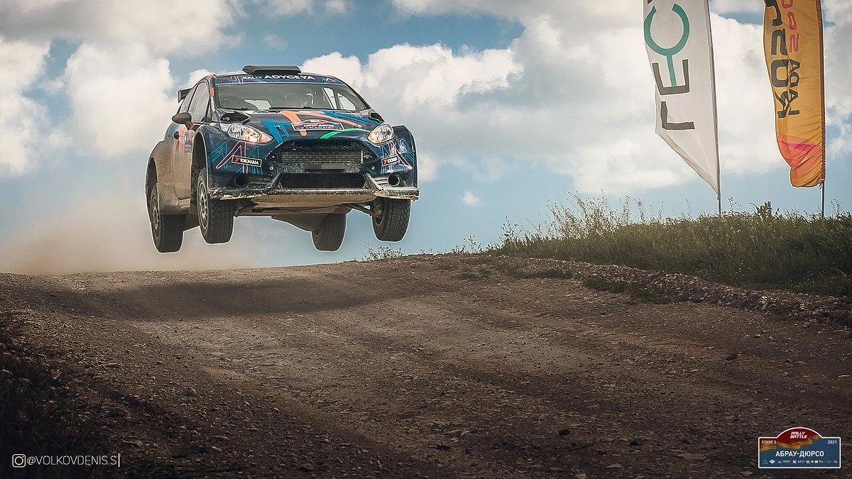 Главная картинка новости: Вдоль виноградников Абрау-Дюрсо пройдет маршрут гонок