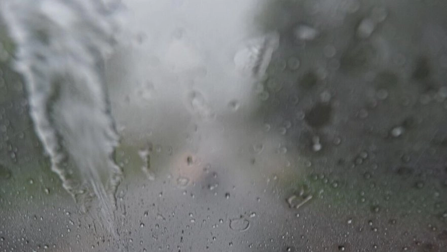 Кубань накрывает новый удар стихии: дожди, град и ветер до 20 м/с продержатся до вечера