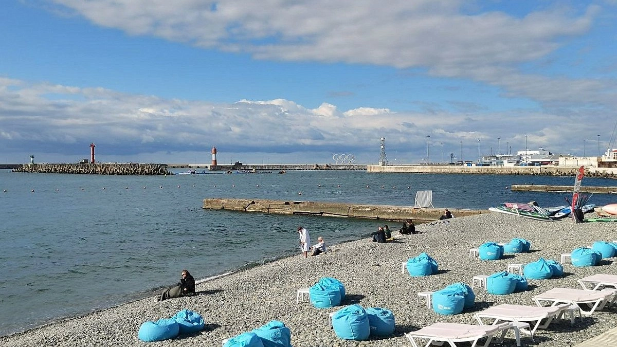 Главная картинка новости: Тепло на 5 градусов выше нормы накрыло Краснодарский край с ливнями и шквалистым ветром