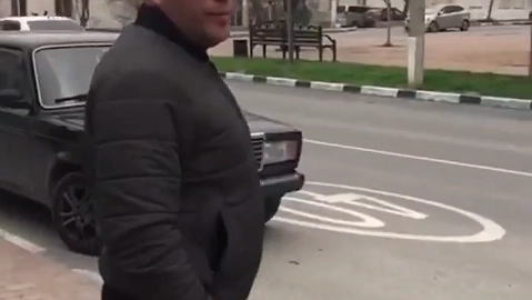 Главная картинка новости: Власти Новороссийска призывают горожан не парковаться у школ