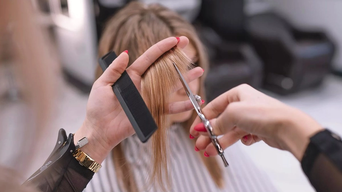 Главная картинка новости: Не "Каскад" и не "Пикси": вот какую стрижку стоит попробовать женщинам за 50 - омолодит сразу на 10 лет