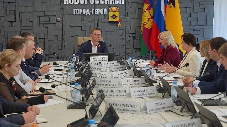Итоги майских праздников, энергоснабжение и покос травы: главные темы планерки в мэрии Новороссийска