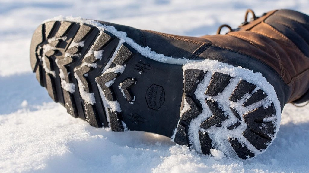 Провожу ваткой по подошве — и перестаю скользить даже на ледяном спуске: хватит на всю зиму