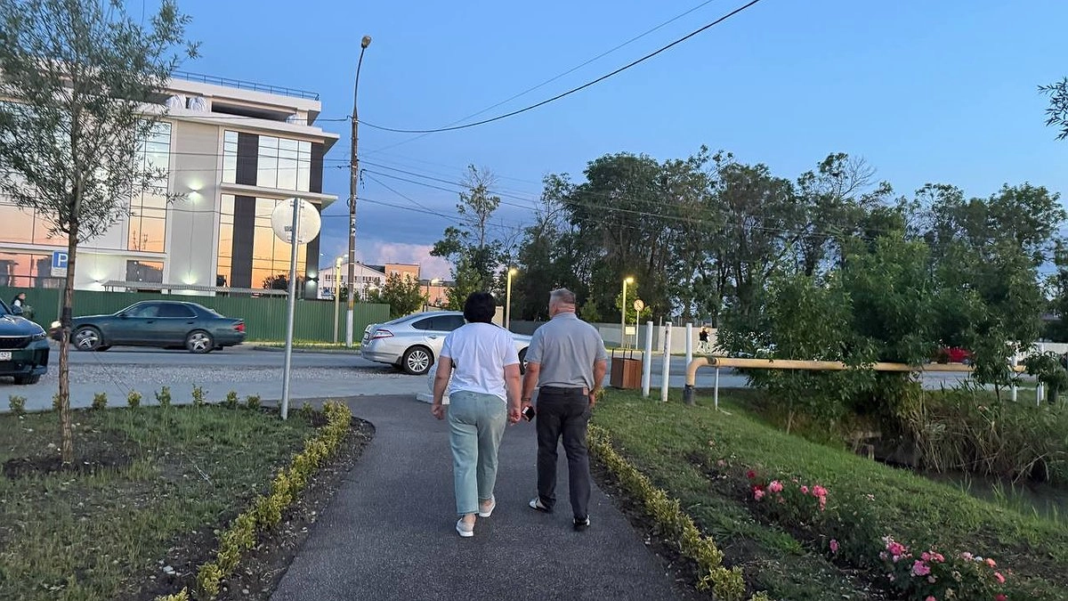 Диван вместо пляжа: почему нам стыдно признаться, где мы были