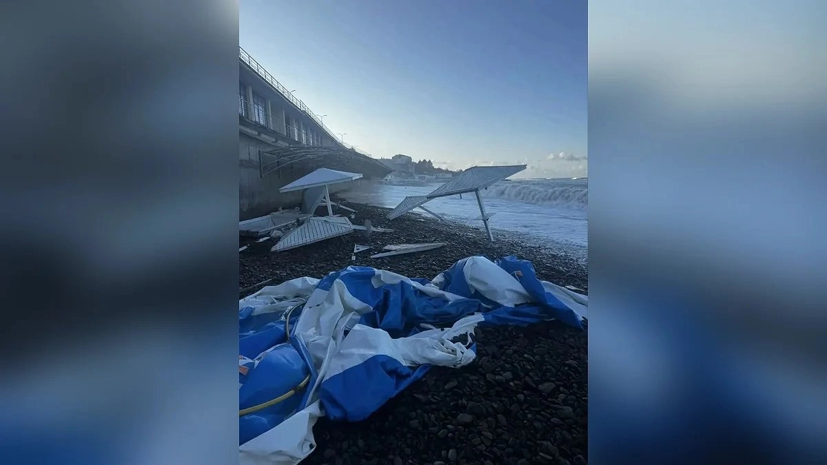 Ночной шторм в Новороссийске повредил пляжи в Широкой балке и Абрау