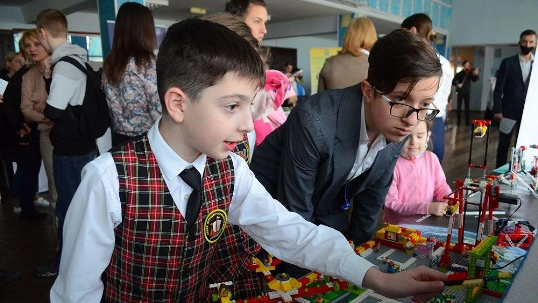 Главная картинка новости: Проектная деятельность, диспуты и викторины. В Новороссийске состоялось открытие Года науки