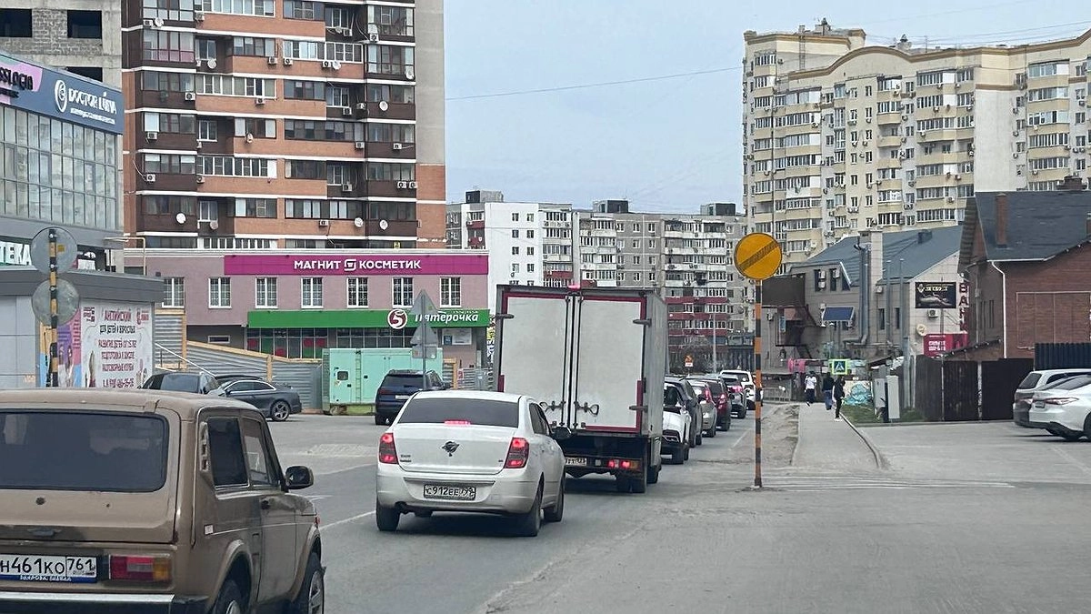 Ветер до 29 м/с: в Новороссийске ввели ограничения для грузового транспорта
