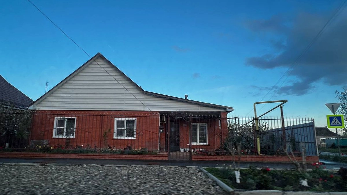 Весной — важный запрет на электричество на дачных участках: от сети придётся отключиться, а провода заставят снять