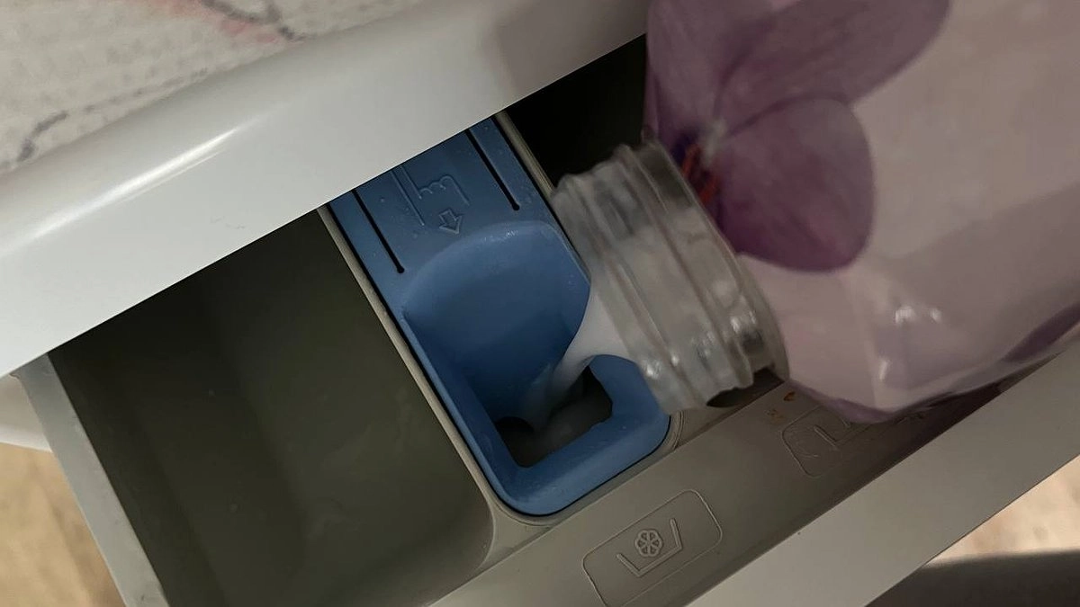 Куда залить гель для стирки в стиральной машине: 2 способа и важные правила