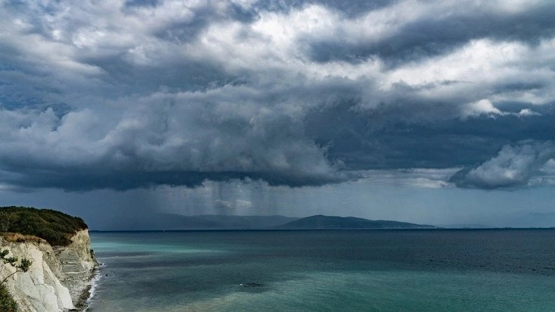 Главная картинка новости: Калейдоскоп природных явлений за одни сутки в Новороссийске