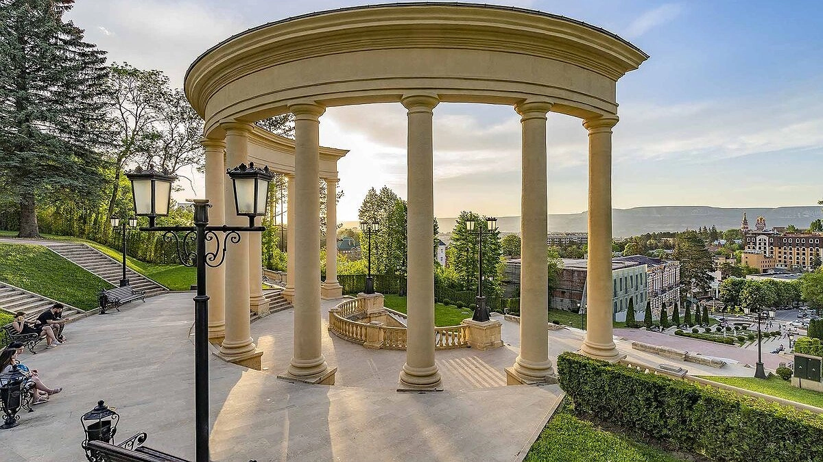 Раскрученный курорт - сплошное разочарование: невкусная еда, хамоватый персонал и бешеные цены