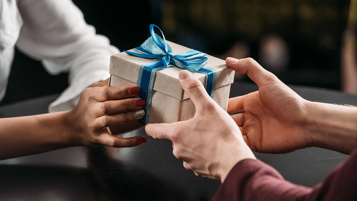 Главная картинка новости: Администрация Новороссийского района купила 400 чайных сервизов