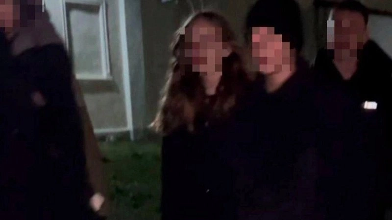 Неприятный инцидент в парке станицы Раевской: подростки испортили одежду местным девушкам