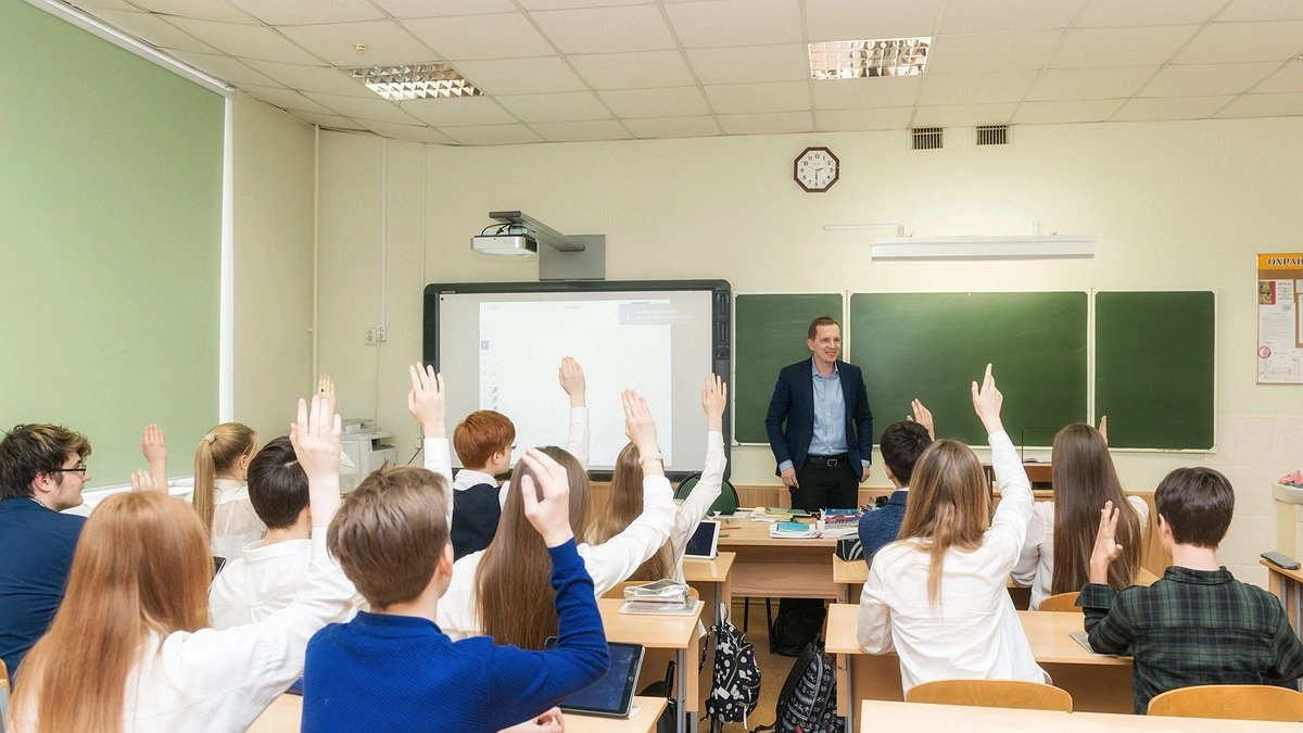 В школах Новороссийска введут элементы военной подготовки и курс по основам российской государственности