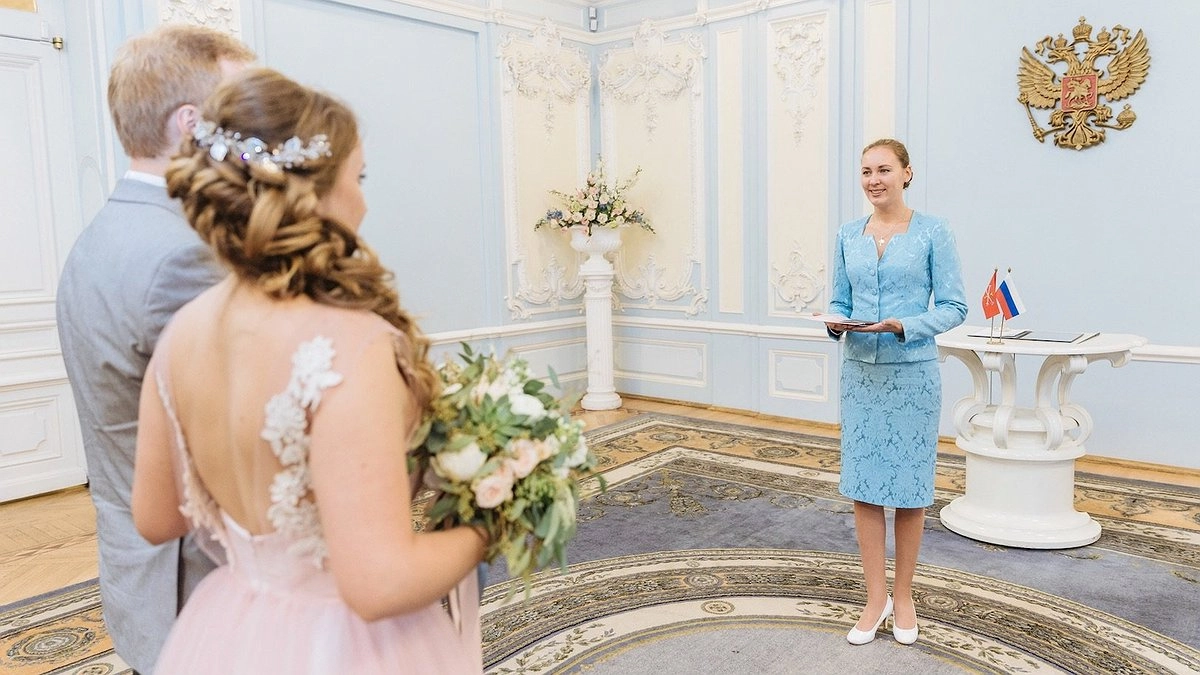 Молодоженов Новороссийска теперь расписывают в Гортеатре