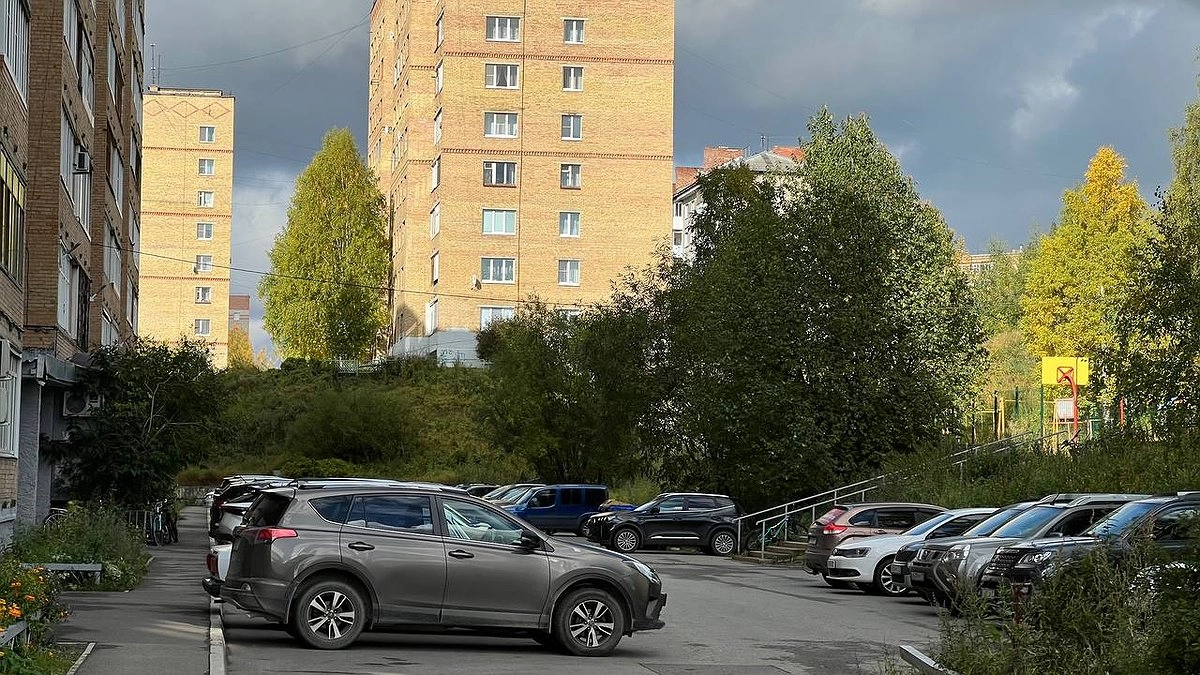 Парковка под запретом: Верховный суд разъяснил новые правила для автомобилей во дворах