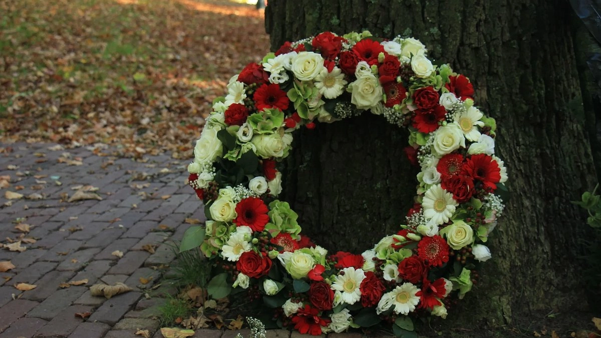 Главная картинка новости: Умирать стало дорого: шокирующие цены на захоронения в Новороссийске