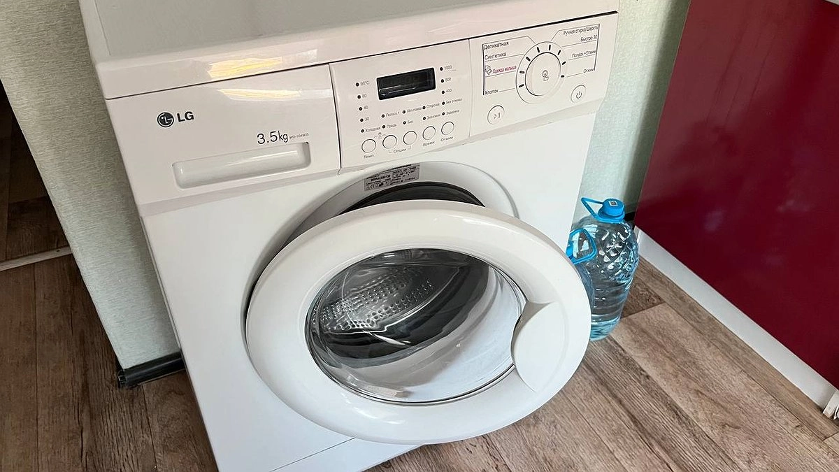 Всегда выдёргиваю вилку стиральной машины, когда иду мыться. Даже не подозревал, что это так важно