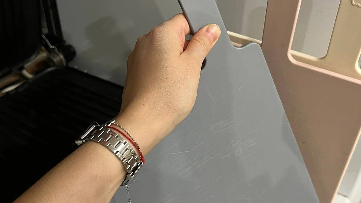 Невидимая угроза в вашей тарелке: как микропластик разрушает гормоны и красоту женщин