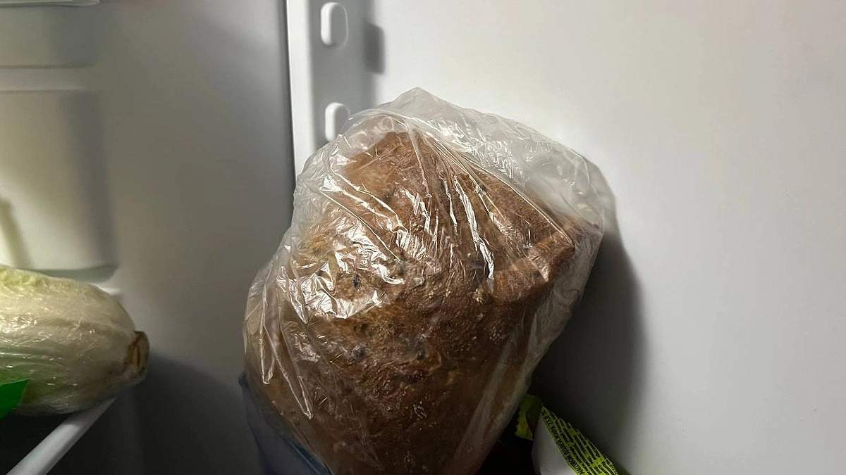 Не холодильник и не пакет: где хранить хлеб, чтобы он оставался мягким несколько дней