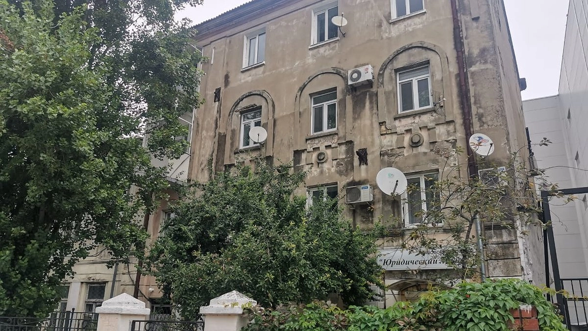 Главная картинка новости: За "Красной площадью" в Новороссийске снесут жилой дом